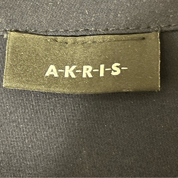 AKRIS Elegant Navy Mulberry Silk Blouse with Black Swarovski Jewel Trim, size 6 - Picture 8 of 13